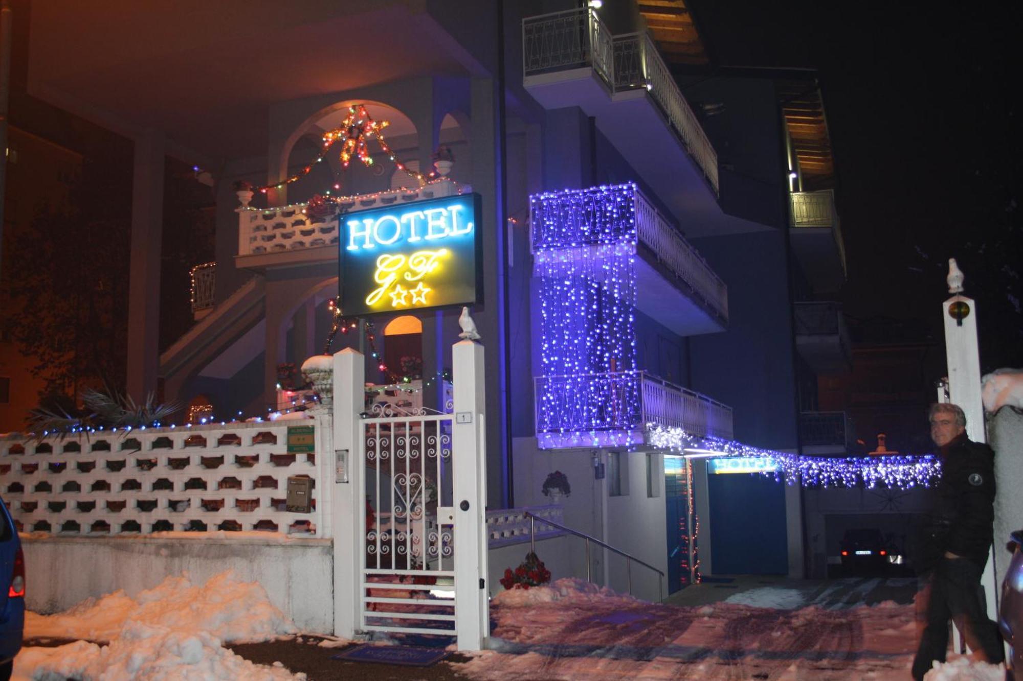 Hotel Gf Cesano Boscone Exteriör bild
