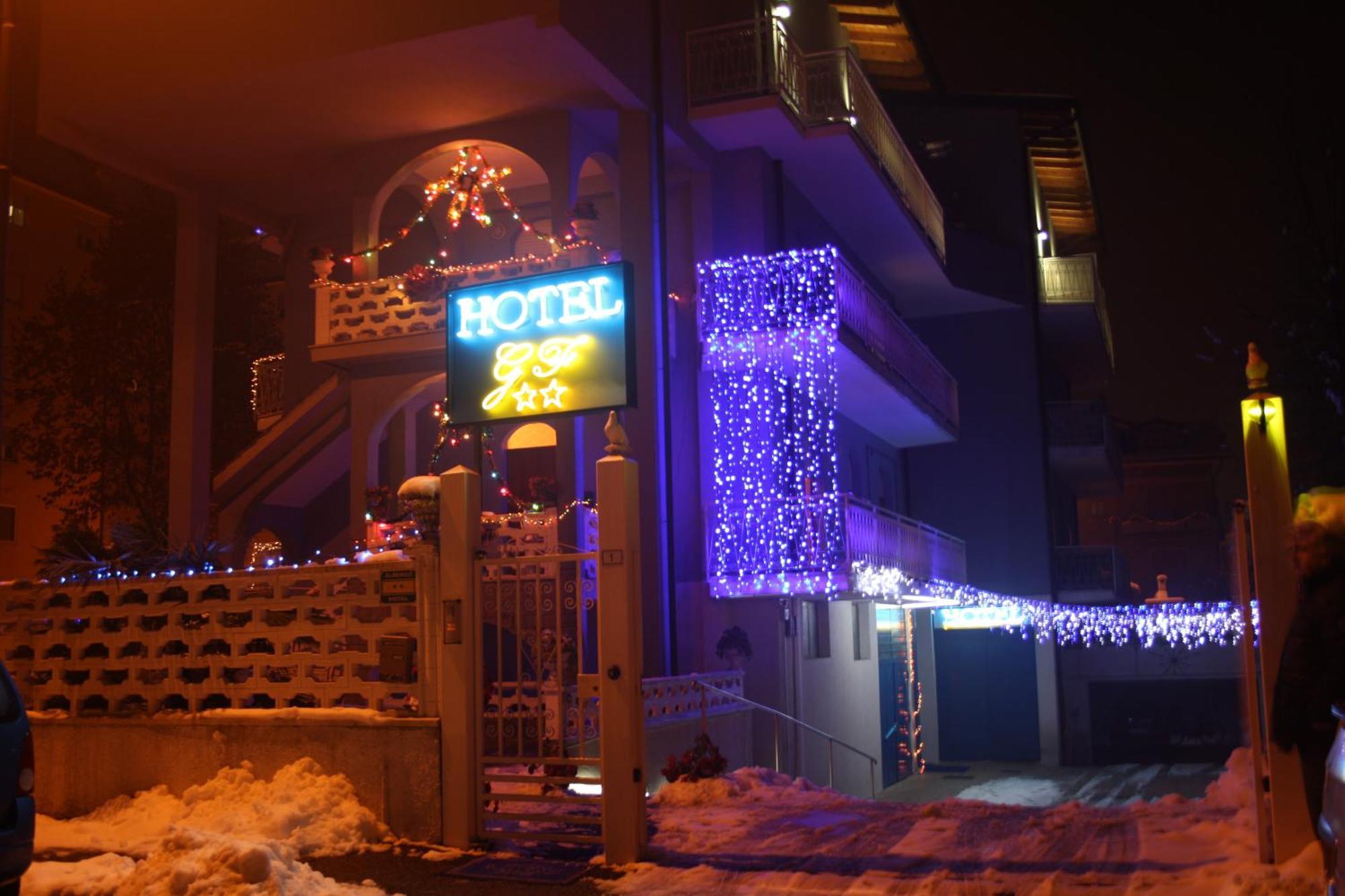 Hotel Gf Cesano Boscone Exteriör bild