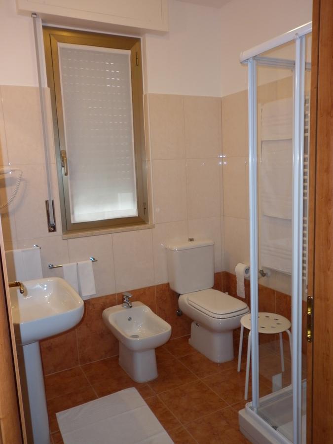 Hotel Gf Cesano Boscone Exteriör bild