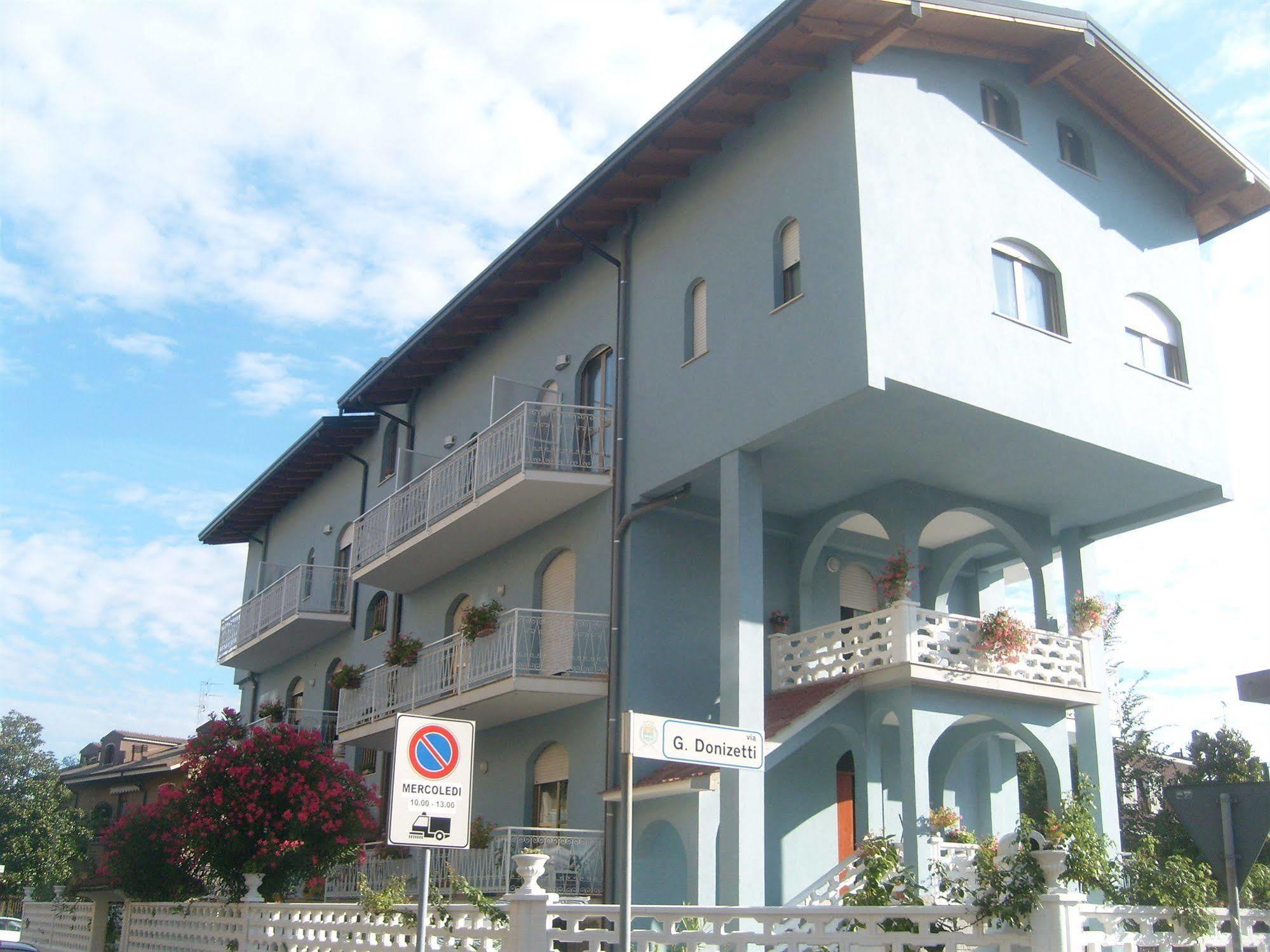 Hotel Gf Cesano Boscone Exteriör bild